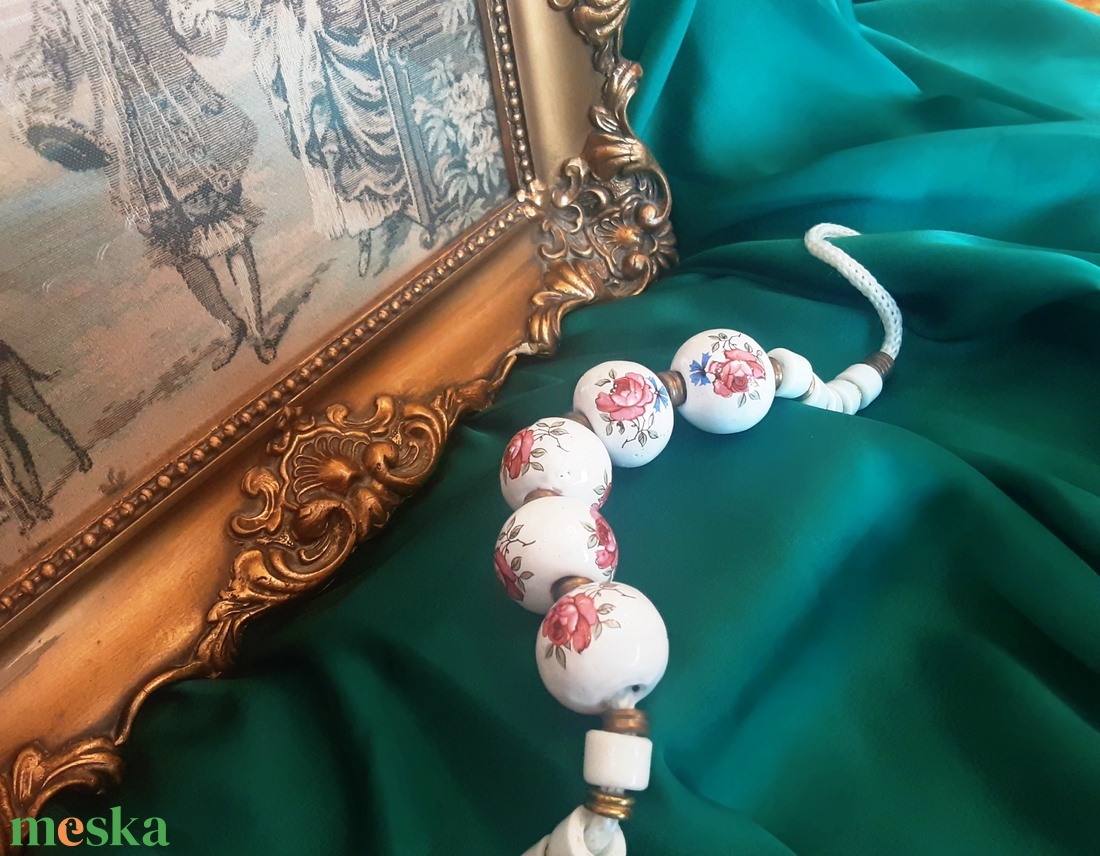 'Nagyi kedvence' rózsás kerámia vintage nyaklánc - ékszer - nyaklánc - bogyós nyaklánc - Meska.hu 'Nagyi kedvence' rózsás kerámia vintage nyaklánc - ékszer - nyaklánc - bogyós nyaklánc - Meska.hu