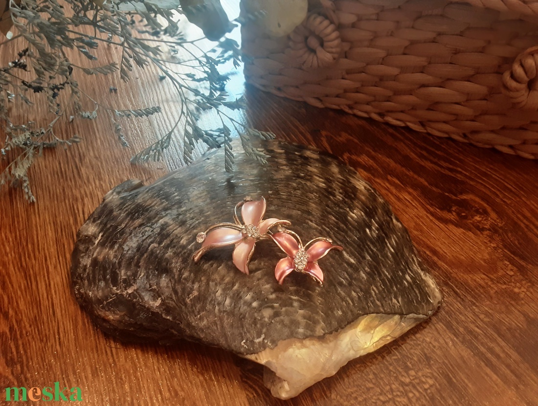 Pillangós kitűző - ékszer - kitűző és bross - kitűző - Meska.hu