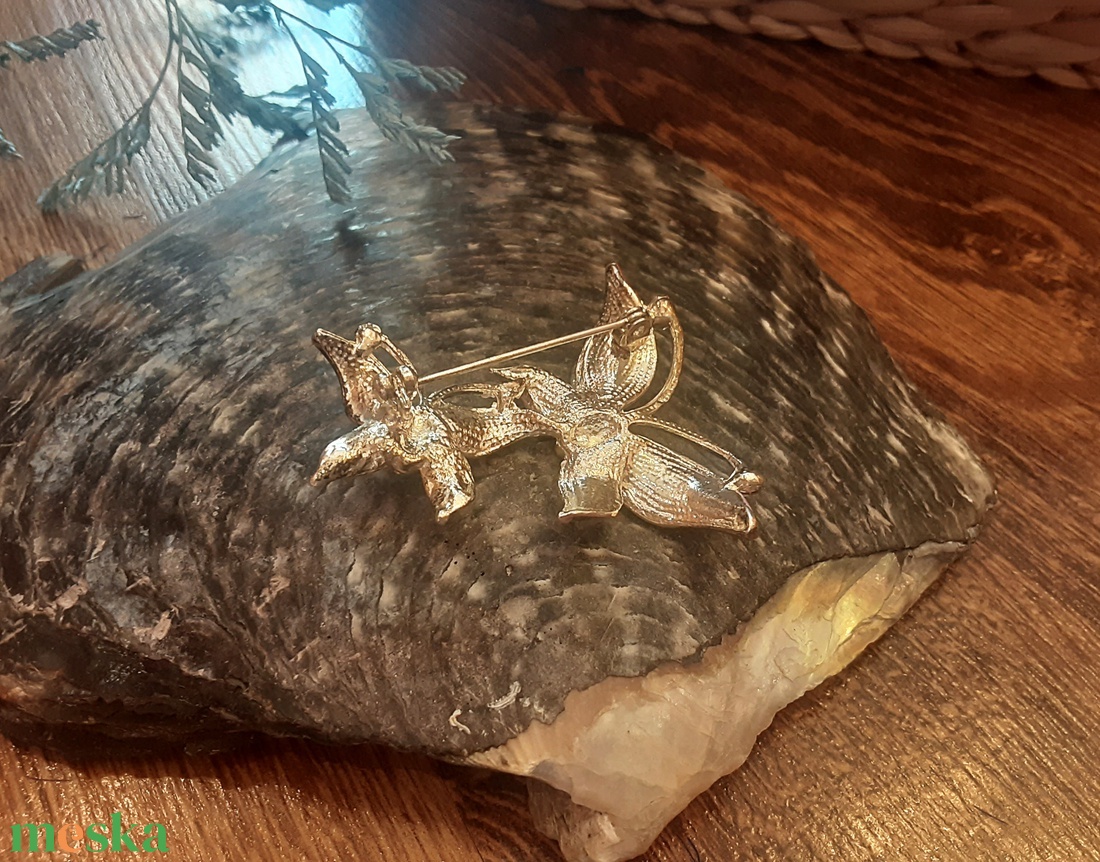 Pillangós kitűző - ékszer - kitűző és bross - kitűző - Meska.hu