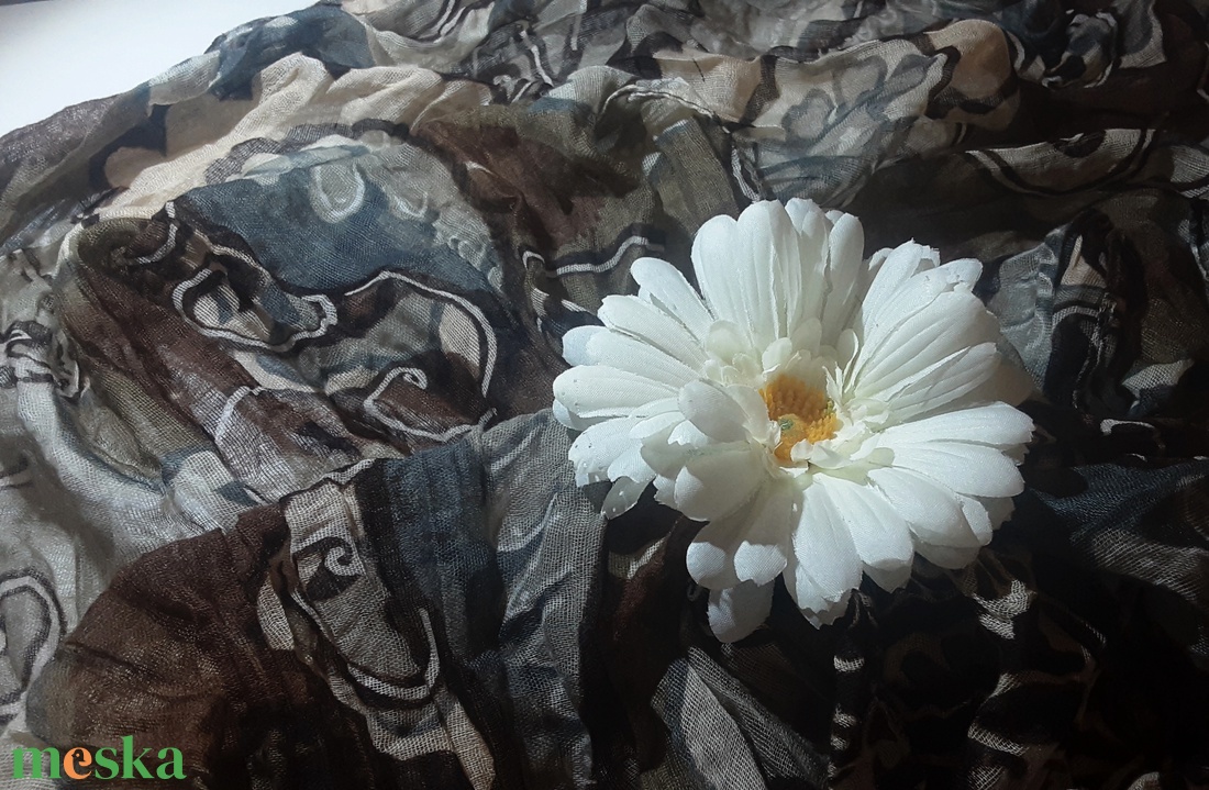 AKCIÓS Flóra 2 az 1-ben sál és nyakék - ruha & divat - sál, sapka, kendő - vállkendő - Meska.hu AKCIÓS Flóra 2 az 1-ben sál és nyakék - ruha & divat - sál, sapka, kendő - vállkendő - Meska.hu