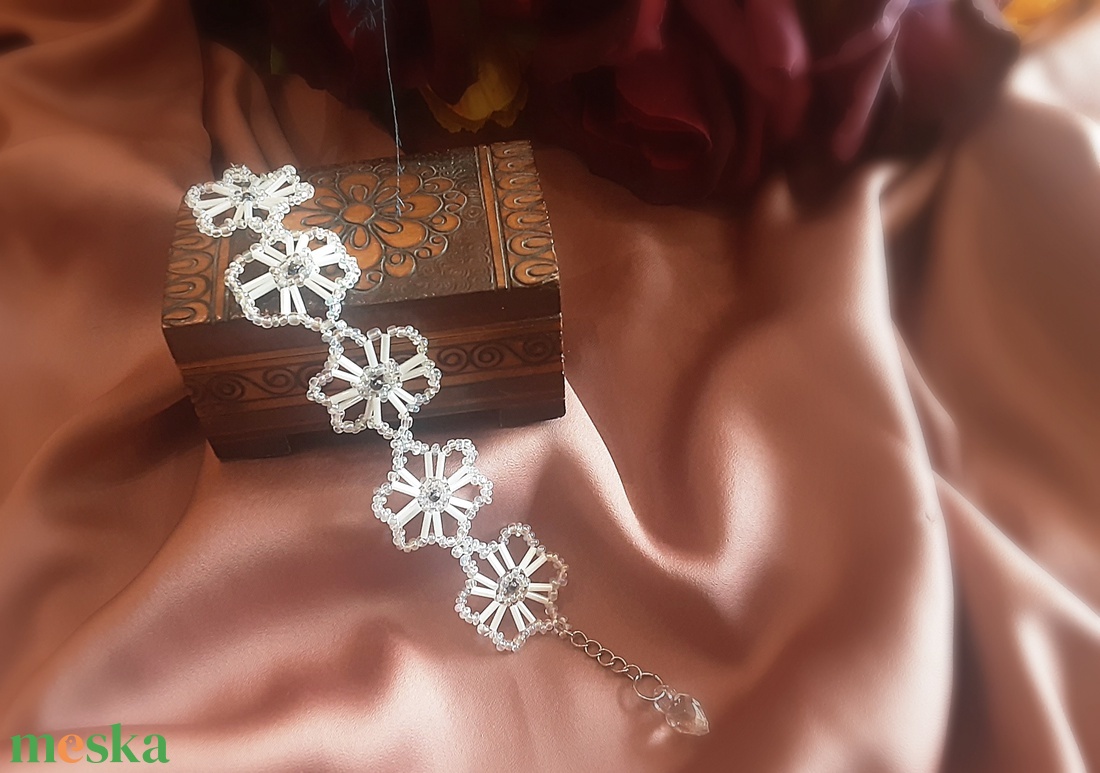 Elegáns gyöngyös karkötő - ékszer - karkötő - gyöngyös karkötő - Meska.hu Elegáns gyöngyös karkötő - ékszer - karkötő - gyöngyös karkötő - Meska.hu