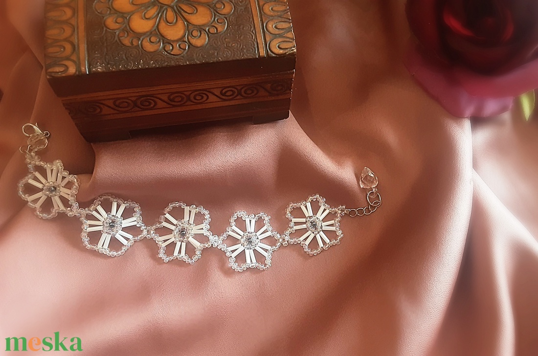 Elegáns gyöngyös karkötő - ékszer - karkötő - gyöngyös karkötő - Meska.hu Elegáns gyöngyös karkötő - ékszer - karkötő - gyöngyös karkötő - Meska.hu