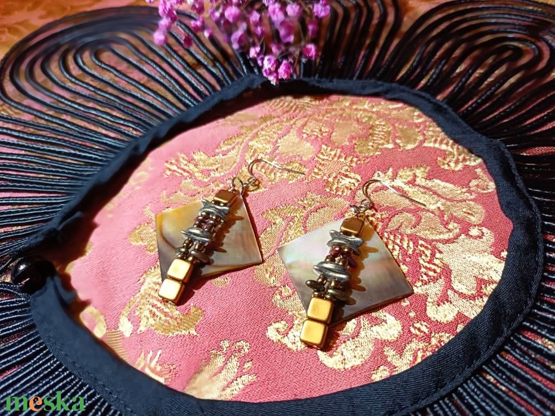 Kagylós-gyöngyös fülbevaló - ékszer - fülbevaló - lógó fülbevaló - Meska.hu