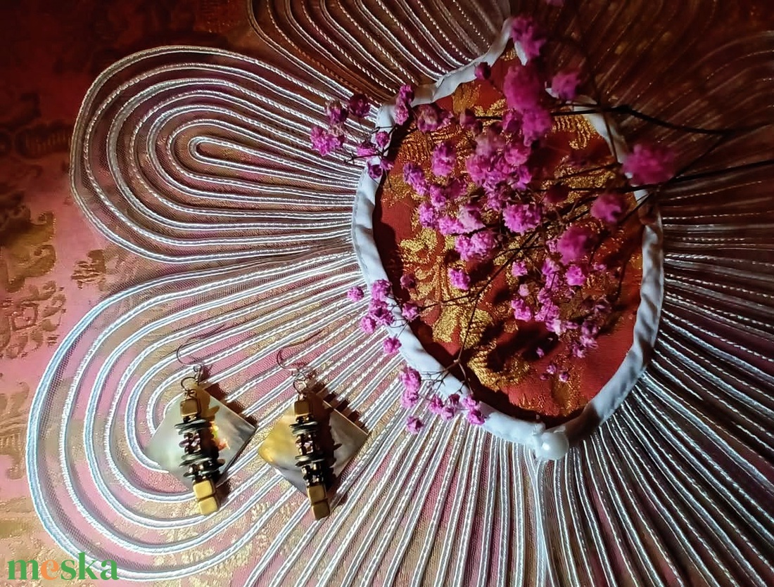 Kagylós-gyöngyös fülbevaló - ékszer - fülbevaló - lógó fülbevaló - Meska.hu