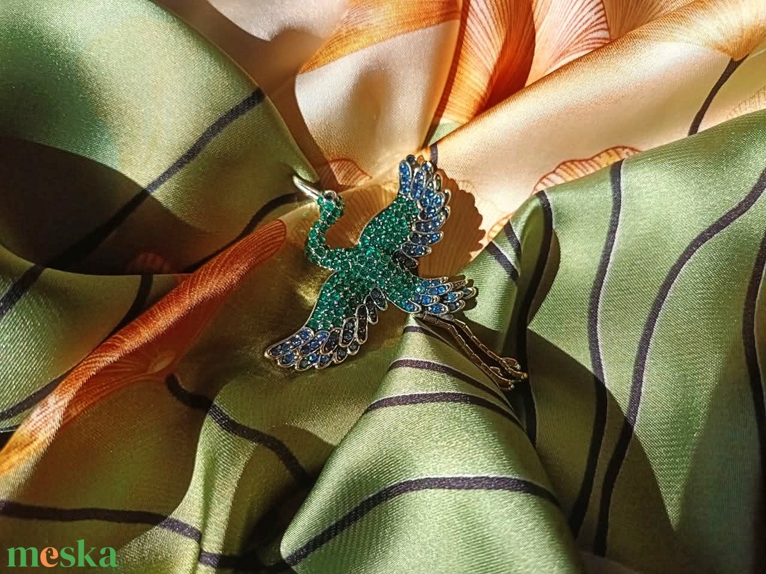 Smaragd madár bross - ékszer - kitűző és bross - kitűző - Meska.hu Smaragd madár bross - ékszer - kitűző és bross - kitűző - Meska.hu
