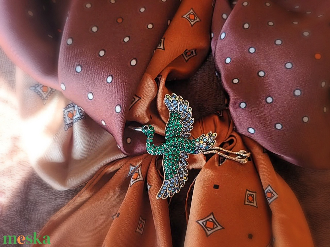 Smaragd madár bross - ékszer - kitűző és bross - kitűző - Meska.hu Smaragd madár bross - ékszer - kitűző és bross - kitűző - Meska.hu