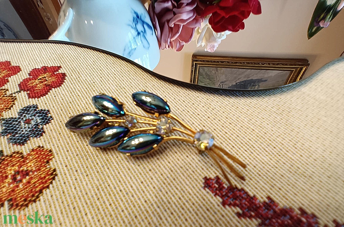 Farfalla vintage kék strasszos levél bross - ékszer - kitűző és bross - Meska.hu Farfalla vintage kék strasszos levél bross - ékszer - kitűző és bross - Meska.hu