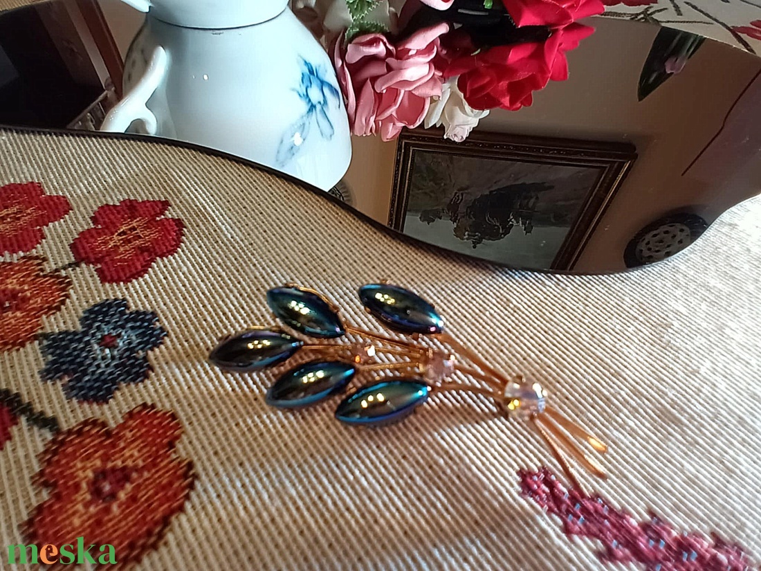 Farfalla vintage kék strasszos levél bross - ékszer - kitűző és bross - Meska.hu Farfalla vintage kék strasszos levél bross - ékszer - kitűző és bross - Meska.hu