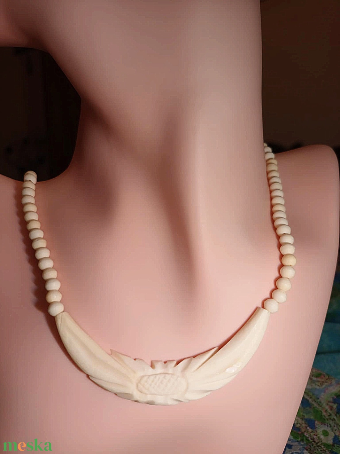 Ősi Fény vintage faragott csont nyakék - ékszer - nyaklánc - gyöngyös nyaklánc - Meska.hu Ősi Fény vintage faragott csont nyakék - ékszer - nyaklánc - gyöngyös nyaklánc - Meska.hu