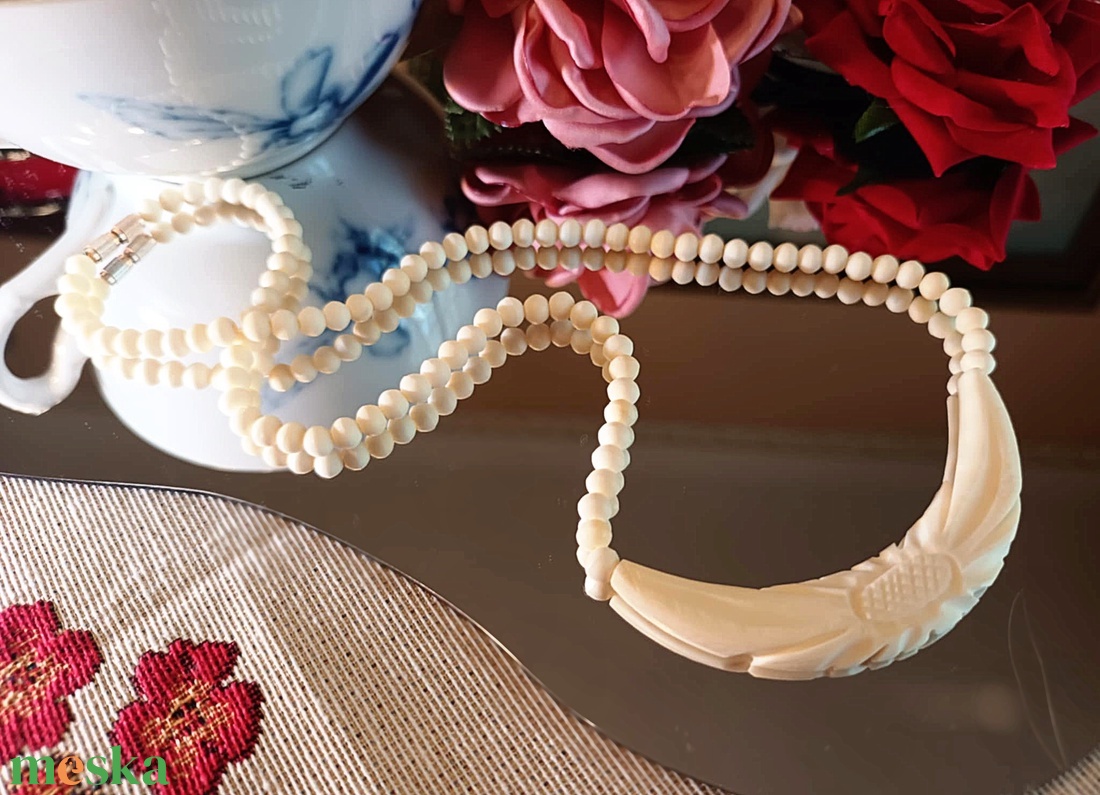 Ősi Fény vintage faragott csont nyakék - ékszer - nyaklánc - gyöngyös nyaklánc - Meska.hu Ősi Fény vintage faragott csont nyakék - ékszer - nyaklánc - gyöngyös nyaklánc - Meska.hu