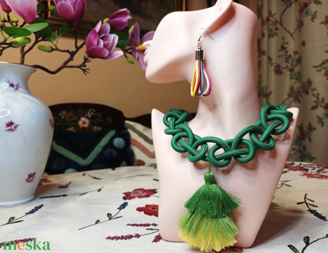 Fiona - zsinóros nyakék - ékszer - nyaklánc - medálos nyaklánc - Meska.hu