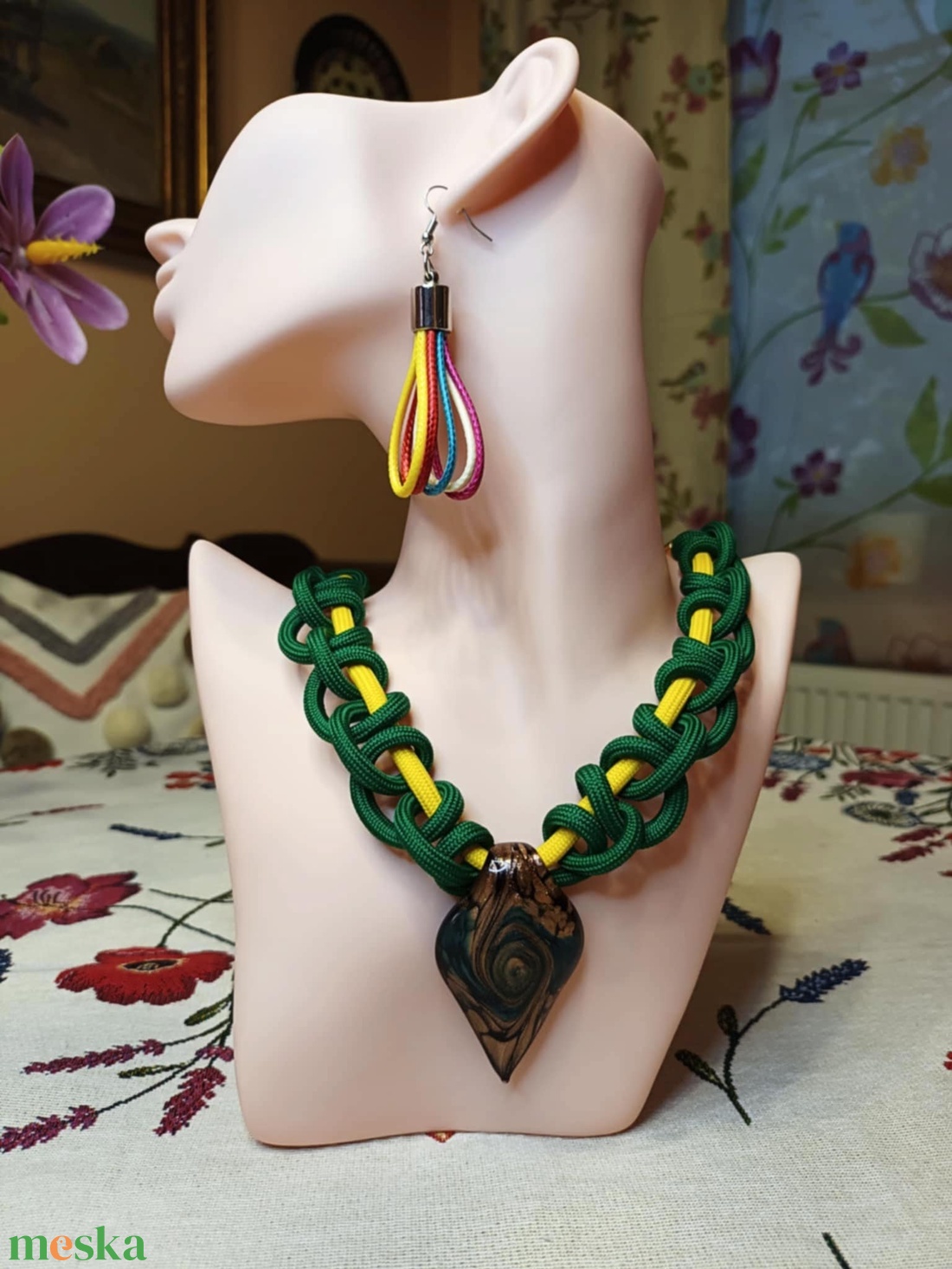 MIRTILL  zsinóros medálos nyakék - ékszer - nyaklánc - medálos nyaklánc - Meska.hu