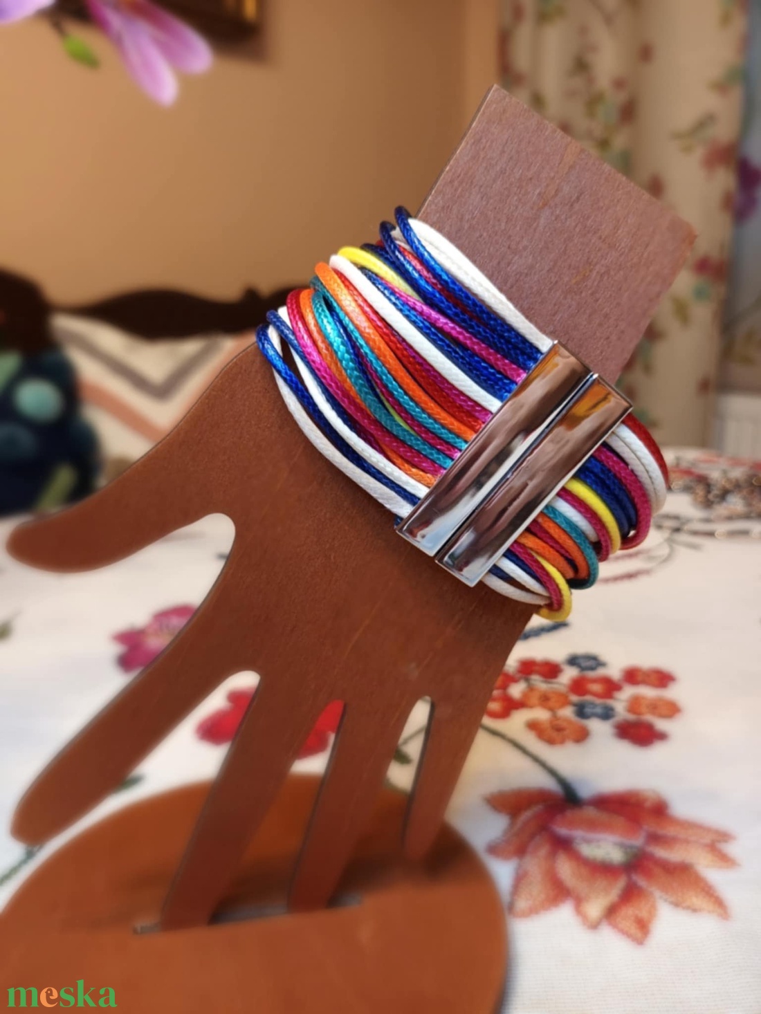 Sokszínű mágneskapcsos karkötő - ékszer - karkötő - széles karkötő - Meska.hu