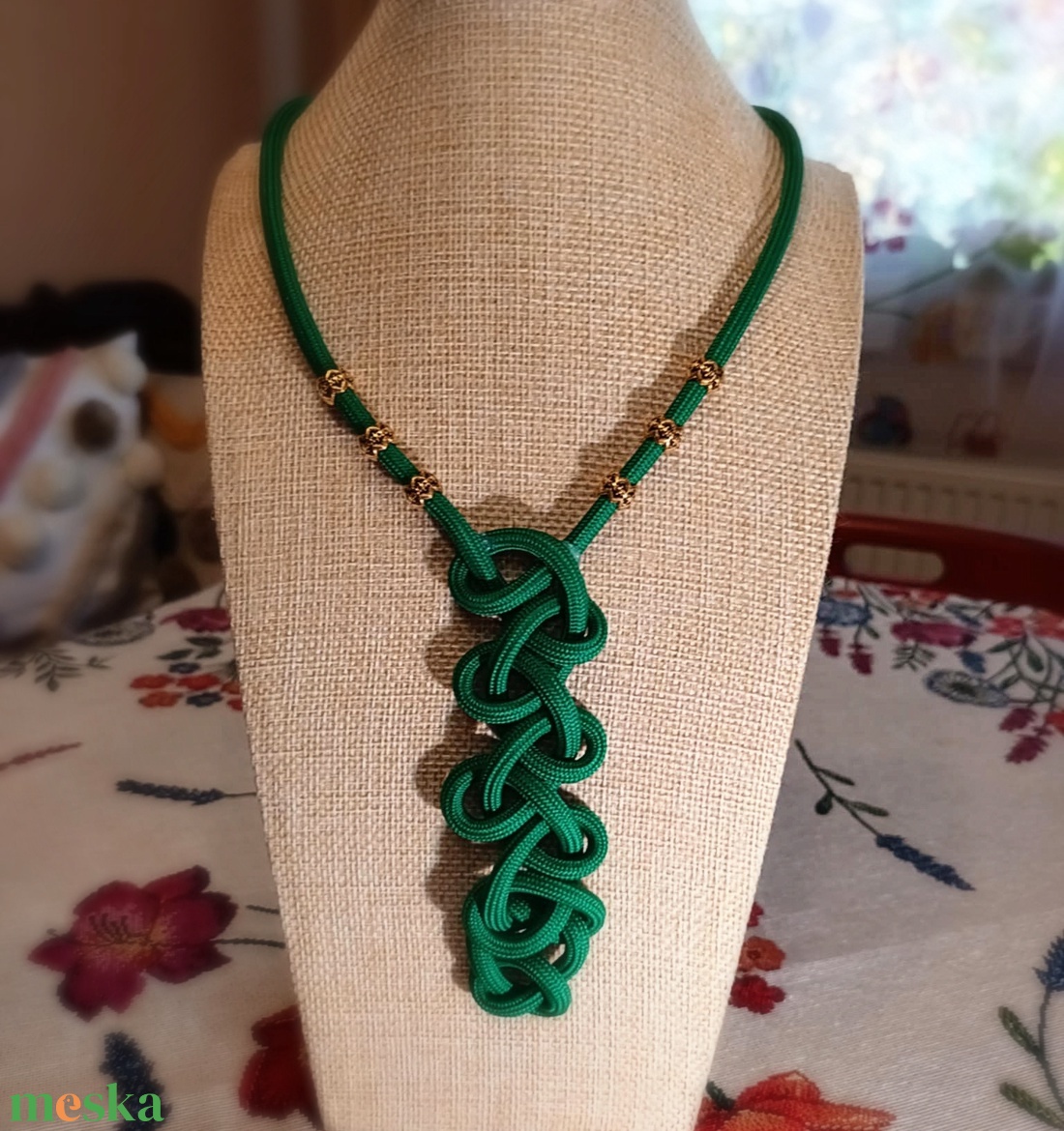 Zöld fonat  zsinóros nyakék - ékszer - nyaklánc - medálos nyaklánc - Meska.hu