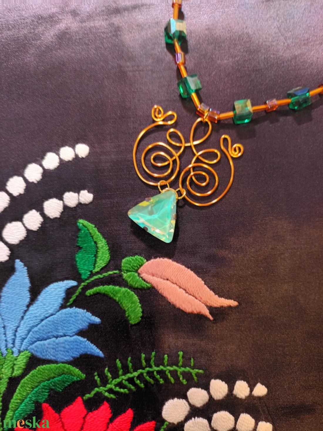 Aurora üveggyöngyös nyaklánc medállal - ékszer - nyaklánc - medálos nyaklánc - Meska.hu