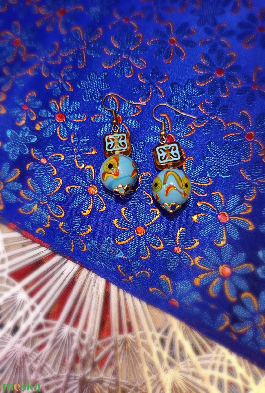 Türkiz Varázs � mintás lámpagyöngy fülbevaló - ékszer - fülbevaló - lógós kerek fülbevaló - Meska.hu