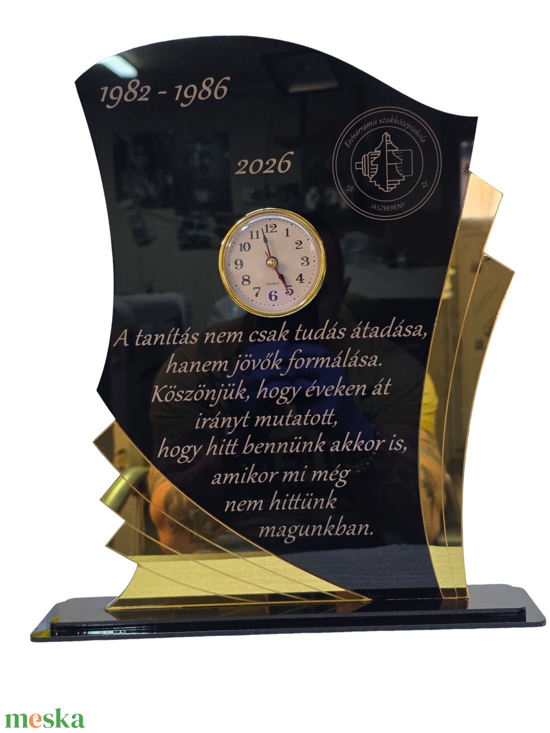 Egyedi akrilüveg gravírozott ajándék órával - személyre szabható emlékplakett - otthon & életmód - dekoráció - asztal és polc dekoráció - gravírozott táblák - Meska.hu