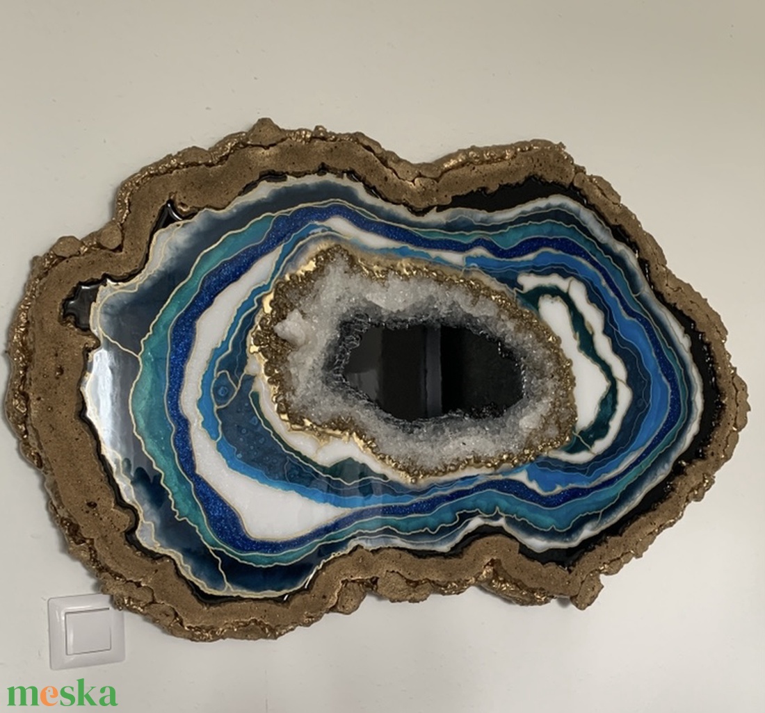 Blue and White 109cm x 67cm Epoxy gyanta egyedi geoda kép hegyikristállyal. - művészet - festmény - festmény vegyes technika - Meska.hu Blue and White 109cm x 67cm Epoxy gyanta egyedi geoda kép hegyikristállyal. - művészet - festmény - festmény vegyes technika - Meska.hu