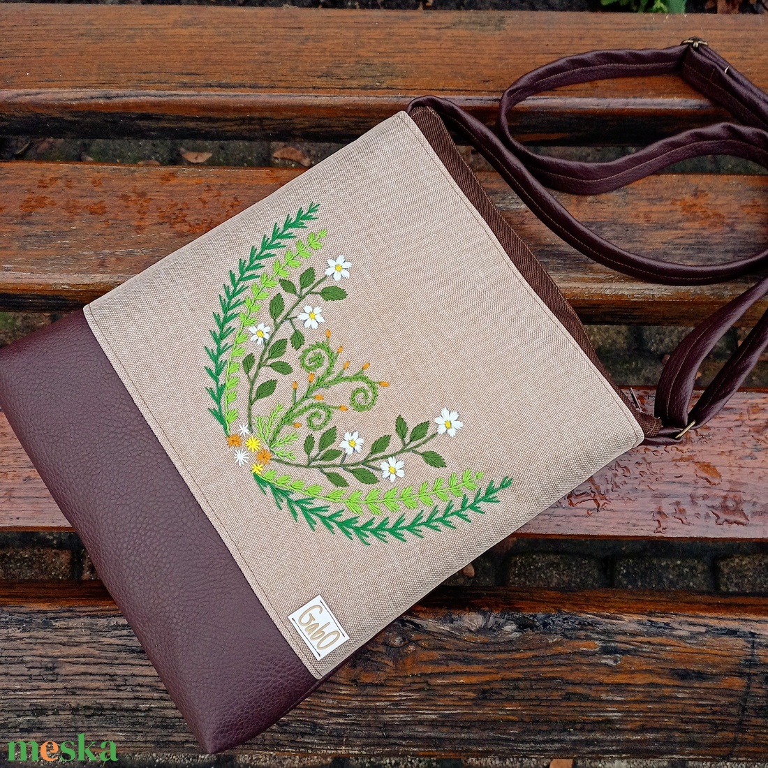 GabO oldaltáska hímzett, barna, virágkehely - 1 - táska & tok - kézitáska & válltáska - válltáska - Meska.hu