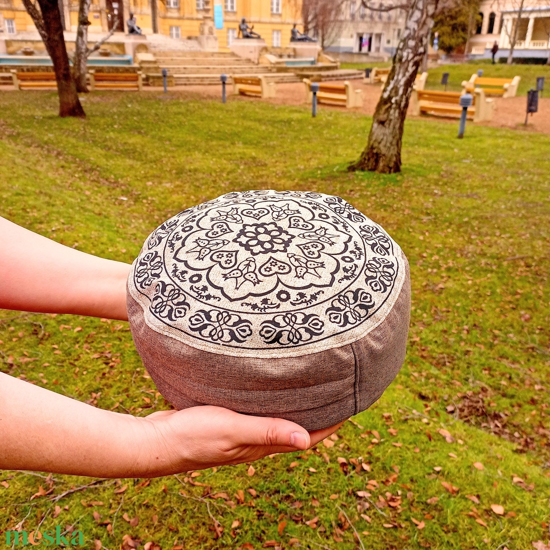 Mini meditációs, jóga ülőpárna szett, 3db, tönköly pelyvával töltve, beige-barna, mandalás - otthon & életmód - lakástextil - párna & párnahuzat - Meska.hu Mini meditációs, jóga ülőpárna szett, 3db, tönköly pelyvával töltve, beige-barna, mandalás - otthon & életmód - lakástextil - párna & párnahuzat - Meska.hu