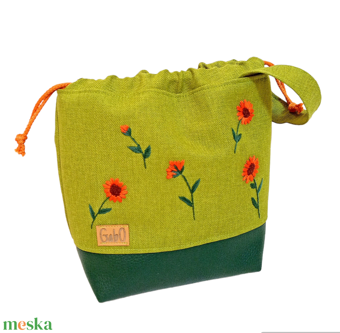GabO hímzett táska szett Körömvirág, kivizöld (oldaltáska+project bag) - táska & tok - bevásárlás & shopper táska - shopper, textiltáska, szatyor - Meska.hu GabO hímzett táska szett Körömvirág, kivizöld (oldaltáska+project bag) - táska & tok - bevásárlás & shopper táska - shopper, textiltáska, szatyor - Meska.hu