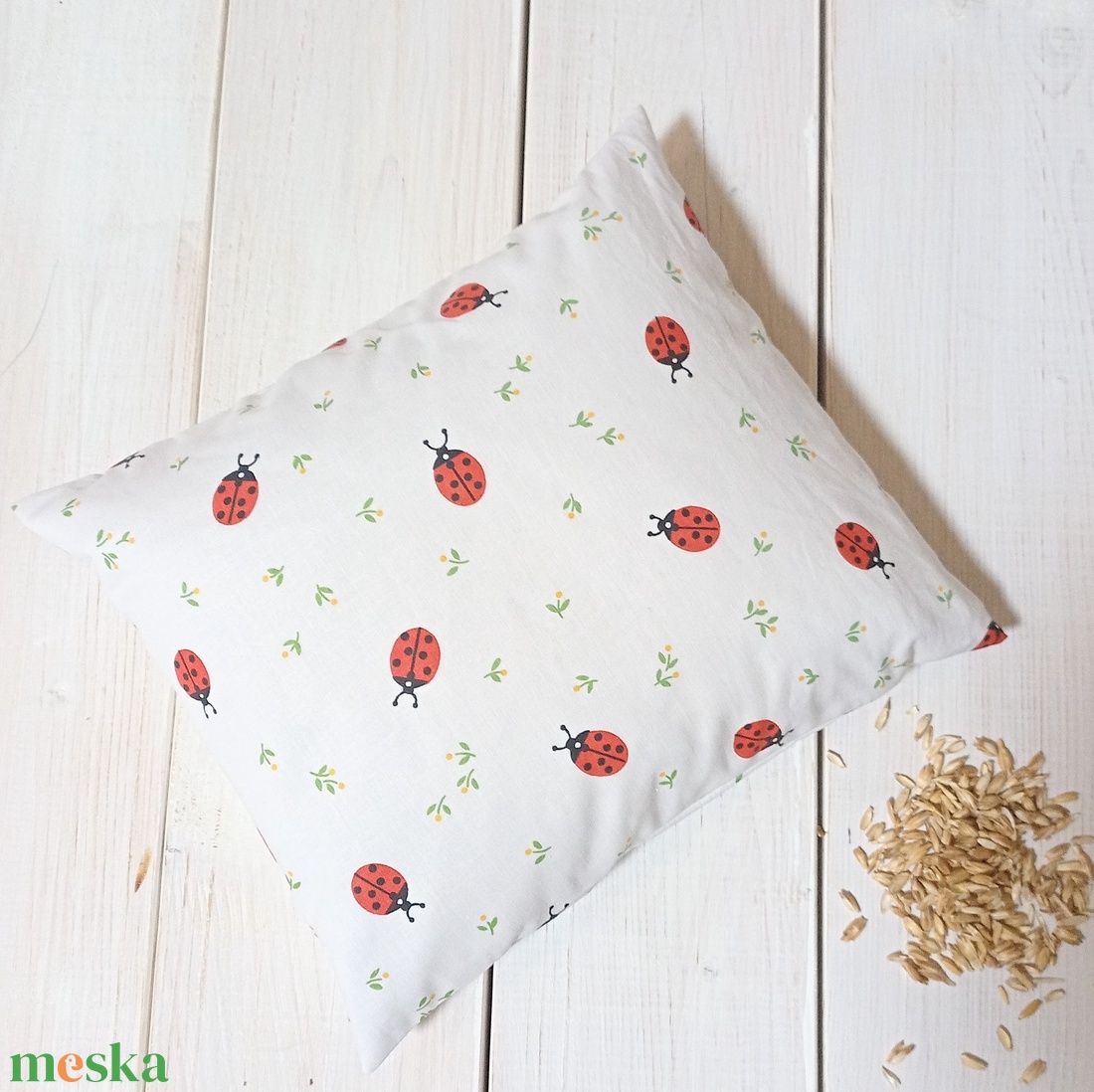 Tönkölypelyva párna gyerekeknek, 25X30cm, Katicás - otthon & életmód - lakástextil - párna & párnahuzat - Meska.hu Tönkölypelyva párna gyerekeknek, 25X30cm, Katicás - otthon & életmód - lakástextil - párna & párnahuzat - Meska.hu