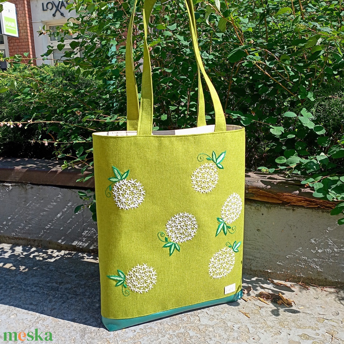GabO hímzett táska Viaszvirág, nagyobb méret - táska & tok - bevásárlás & shopper táska - shopper, textiltáska, szatyor - Meska.hu GabO hímzett táska Viaszvirág, nagyobb méret - táska & tok - bevásárlás & shopper táska - shopper, textiltáska, szatyor - Meska.hu