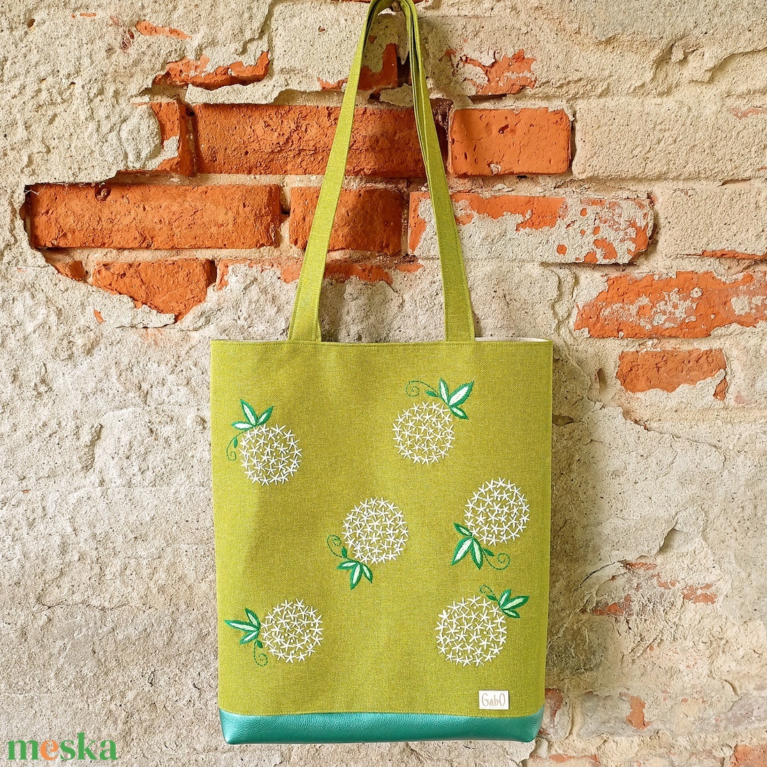 GabO hímzett táska Viaszvirág, nagyobb méret - táska & tok - bevásárlás & shopper táska - shopper, textiltáska, szatyor - Meska.hu GabO hímzett táska Viaszvirág, nagyobb méret - táska & tok - bevásárlás & shopper táska - shopper, textiltáska, szatyor - Meska.hu