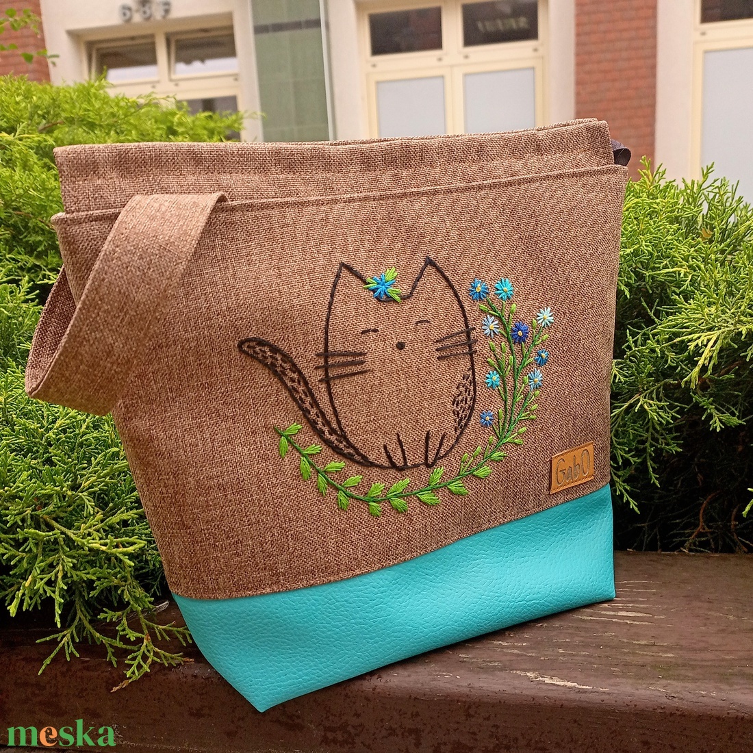 Project bag, neszeszer - Kézzel hímzett, cicás, kék - táska & tok - bevásárlás & shopper táska - shopper, textiltáska, szatyor - Meska.hu Project bag, neszeszer - Kézzel hímzett, cicás, kék - táska & tok - bevásárlás & shopper táska - shopper, textiltáska, szatyor - Meska.hu