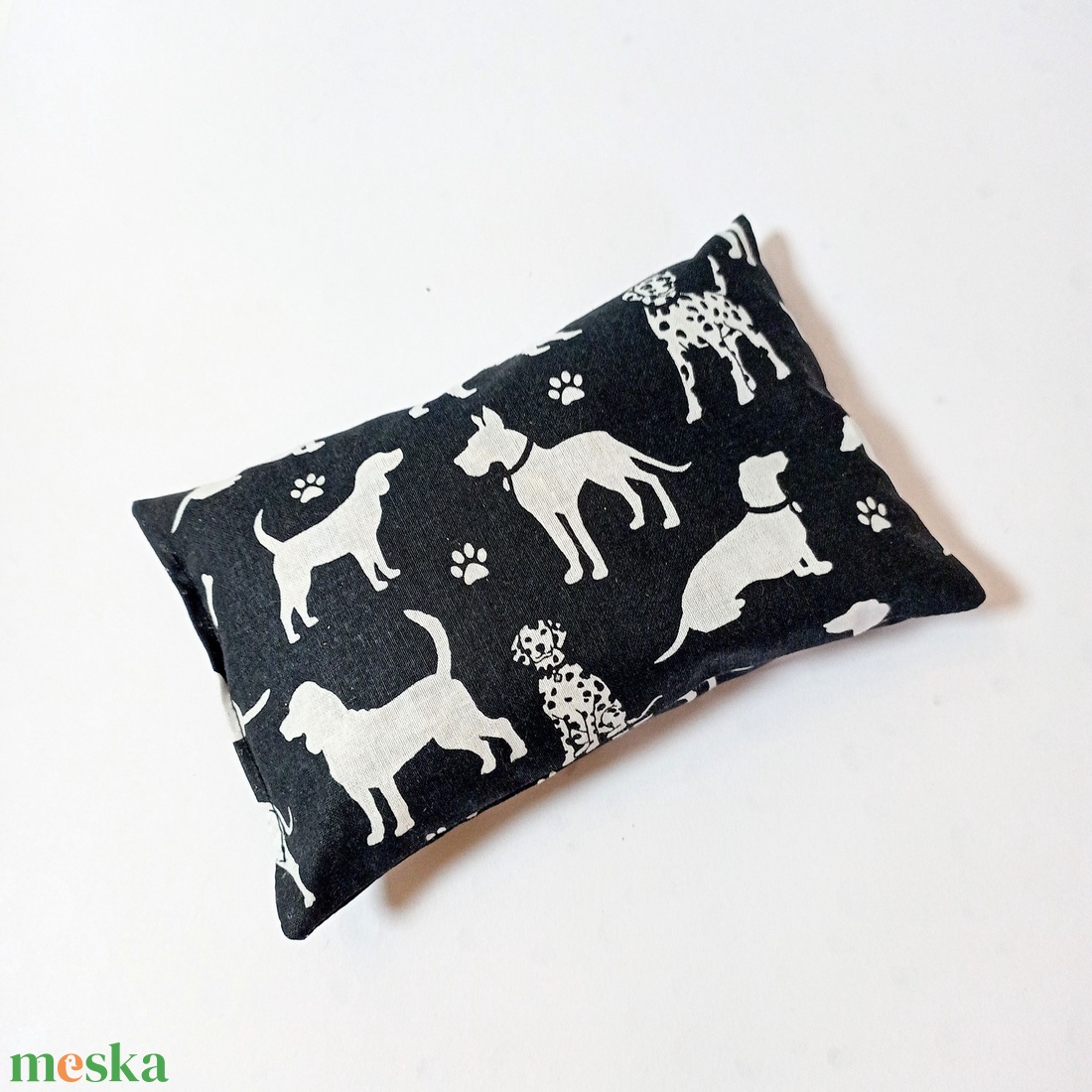 Babzsák oviba, suliba, 10X15cm, fekete-fehér kutyás - játék & sport - ovis felszerelés - egyéb ovis kiegészítő - Meska.hu Babzsák oviba, suliba, 10X15cm, fekete-fehér kutyás - játék & sport - ovis felszerelés - egyéb ovis kiegészítő - Meska.hu