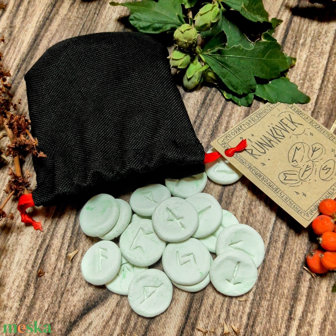 Rúnakövek, kör alakú, halványzöld mintás - otthon & életmód - dekoráció - asztal és polc dekoráció - kavics & kő - Meska.hu