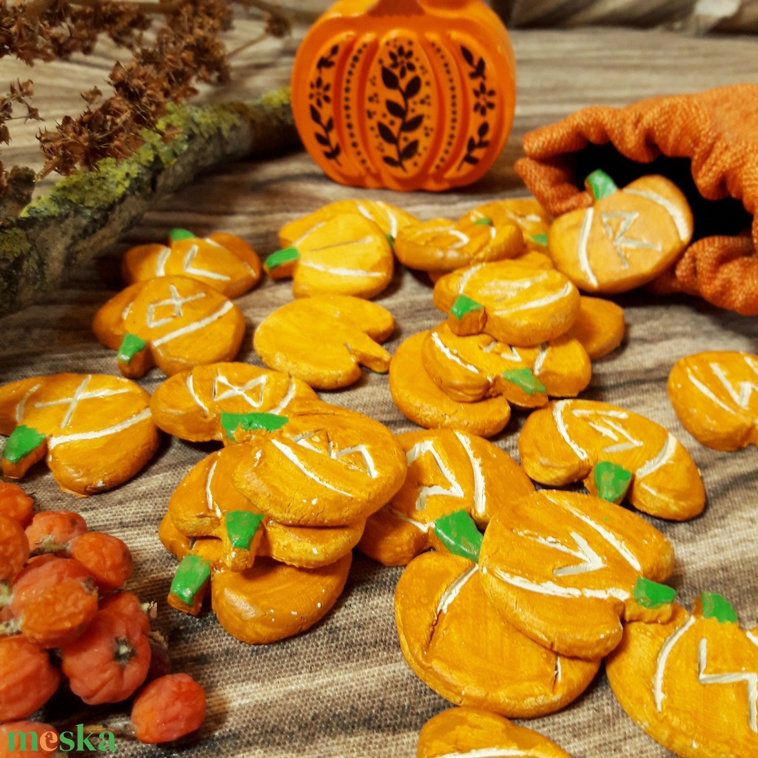 Rúnakövek, tököcske mintával, halloweeni  - otthon & életmód - dekoráció - asztal és polc dekoráció - kavics & kő - Meska.hu
