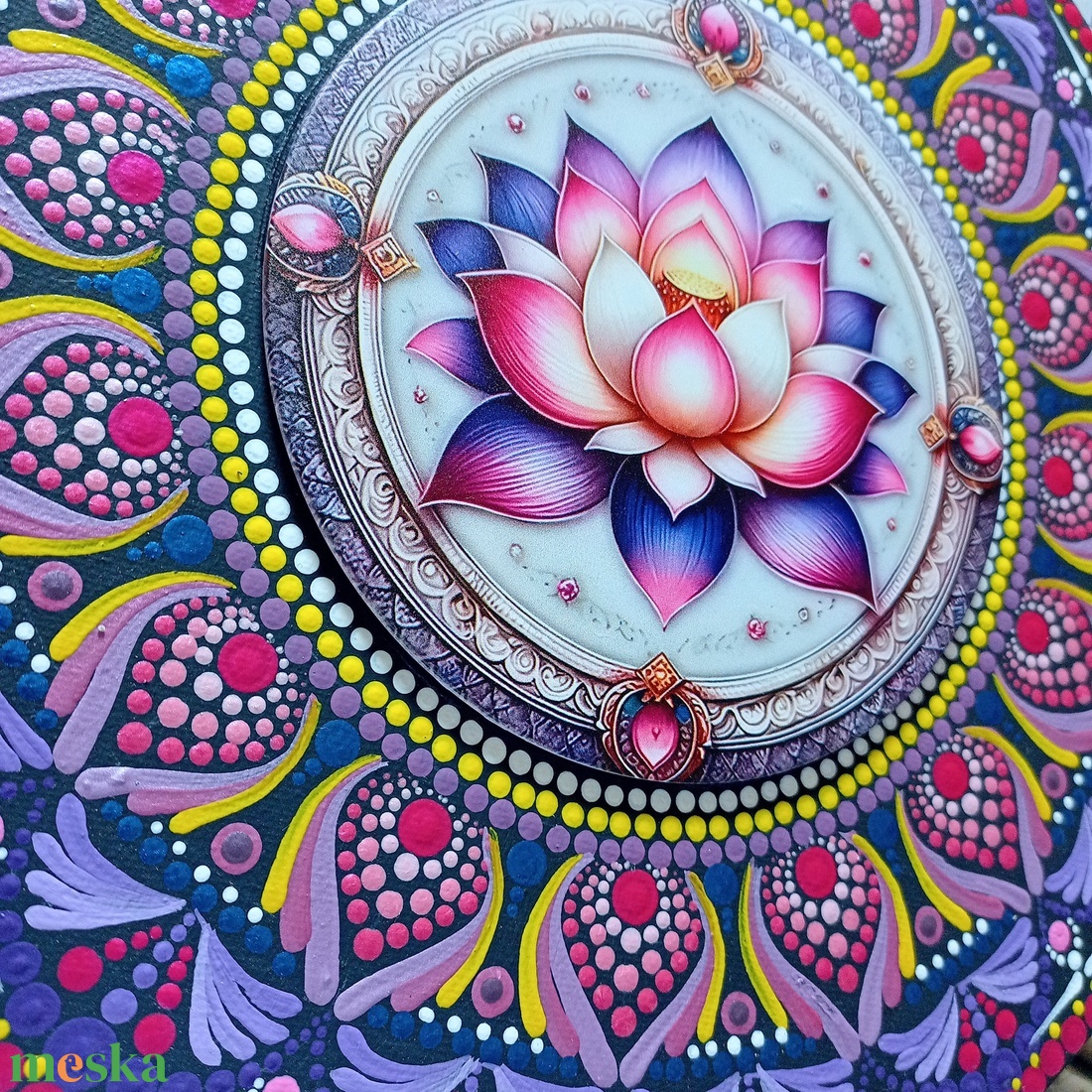 Pontozott mandala Lótuszvirág - művészet - festmény - festmény vegyes technika - Meska.hu Pontozott mandala Lótuszvirág - művészet - festmény - festmény vegyes technika - Meska.hu
