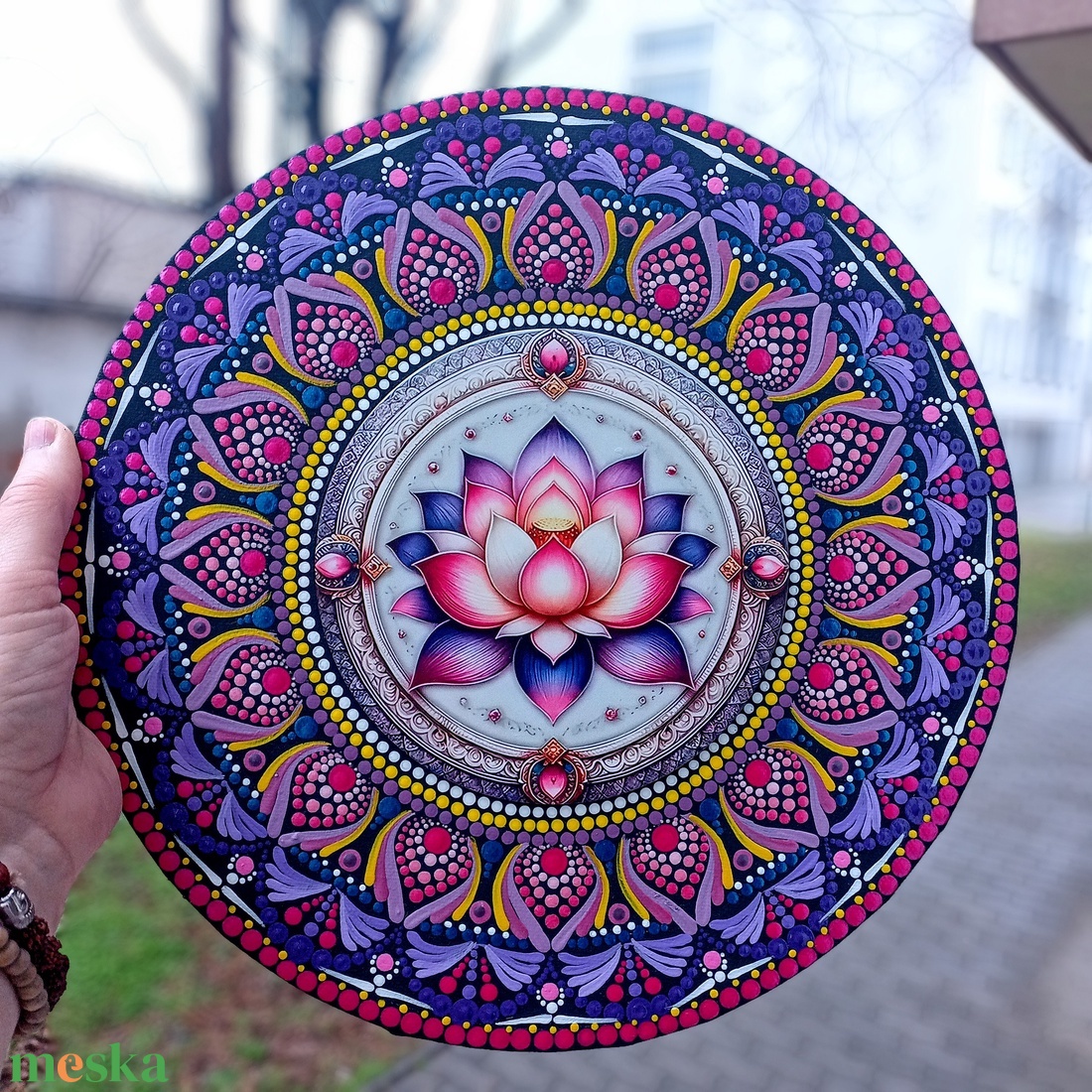 Pontozott mandala Lótuszvirág - művészet - festmény - festmény vegyes technika - Meska.hu Pontozott mandala Lótuszvirág - művészet - festmény - festmény vegyes technika - Meska.hu