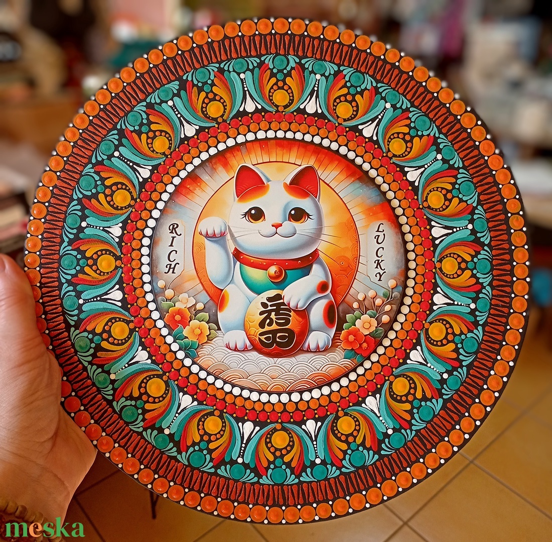 Pontozott mandala Maneki neko, szerencsehozó integető cica - művészet - festmény - festmény vegyes technika - Meska.hu Pontozott mandala Maneki neko, szerencsehozó integető cica - művészet - festmény - festmény vegyes technika - Meska.hu