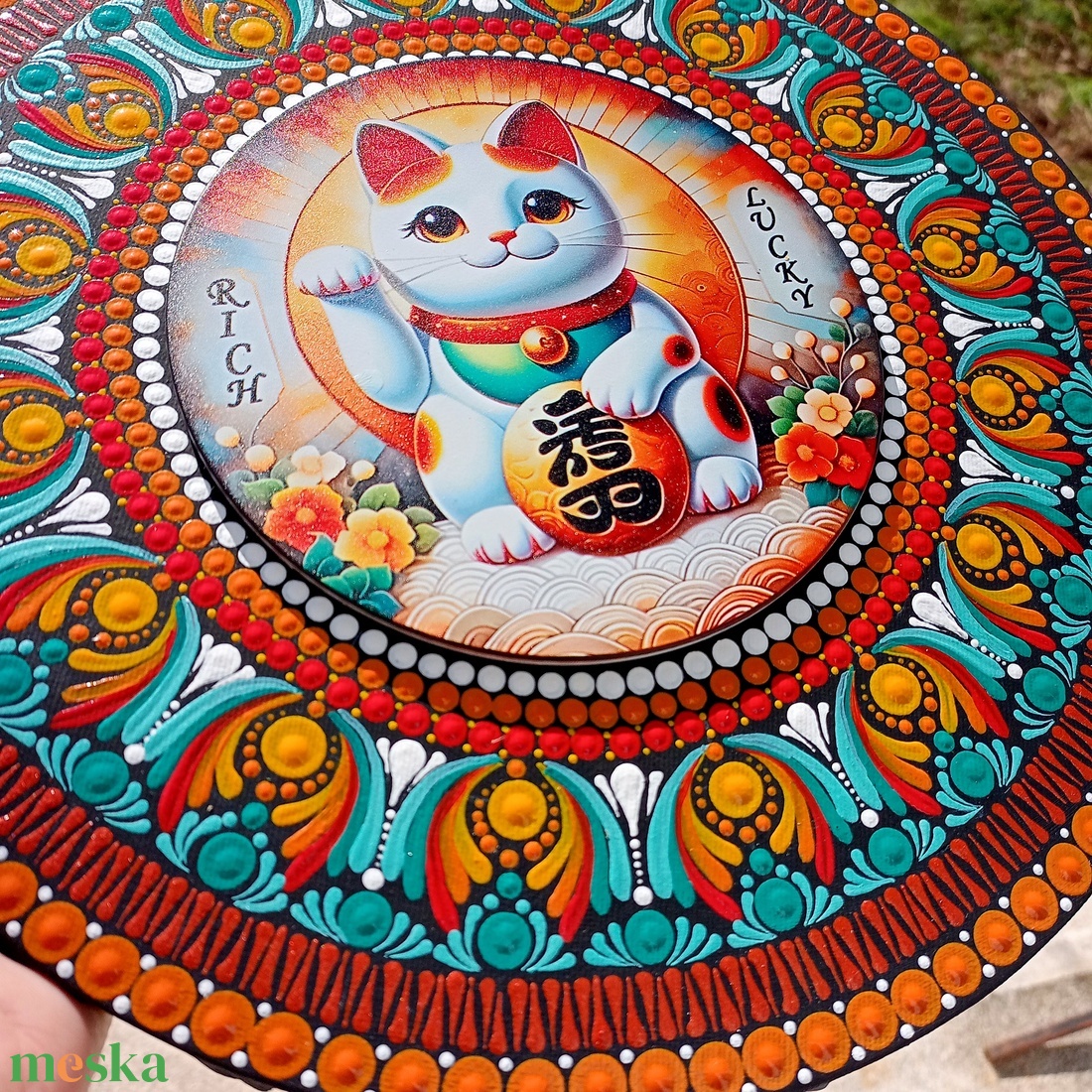 Pontozott mandala Maneki neko, szerencsehozó integető cica - művészet - festmény - festmény vegyes technika - Meska.hu Pontozott mandala Maneki neko, szerencsehozó integető cica - művészet - festmény - festmény vegyes technika - Meska.hu