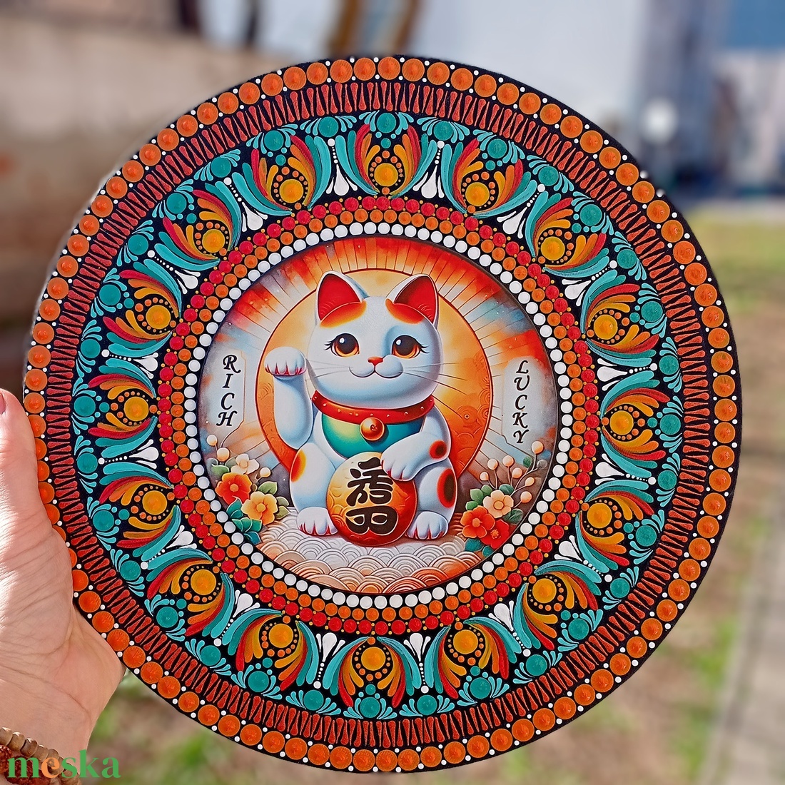 Pontozott mandala Maneki neko, szerencsehozó integető cica - művészet - festmény - festmény vegyes technika - Meska.hu Pontozott mandala Maneki neko, szerencsehozó integető cica - művészet - festmény - festmény vegyes technika - Meska.hu