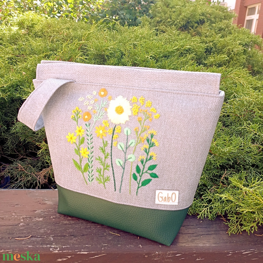 Project bag, neszeszer - Hímzett vadvirágos, szürke - táska & tok - bevásárlás & shopper táska - shopper, textiltáska, szatyor - Meska.hu Project bag, neszeszer - Hímzett vadvirágos, szürke - táska & tok - bevásárlás & shopper táska - shopper, textiltáska, szatyor - Meska.hu