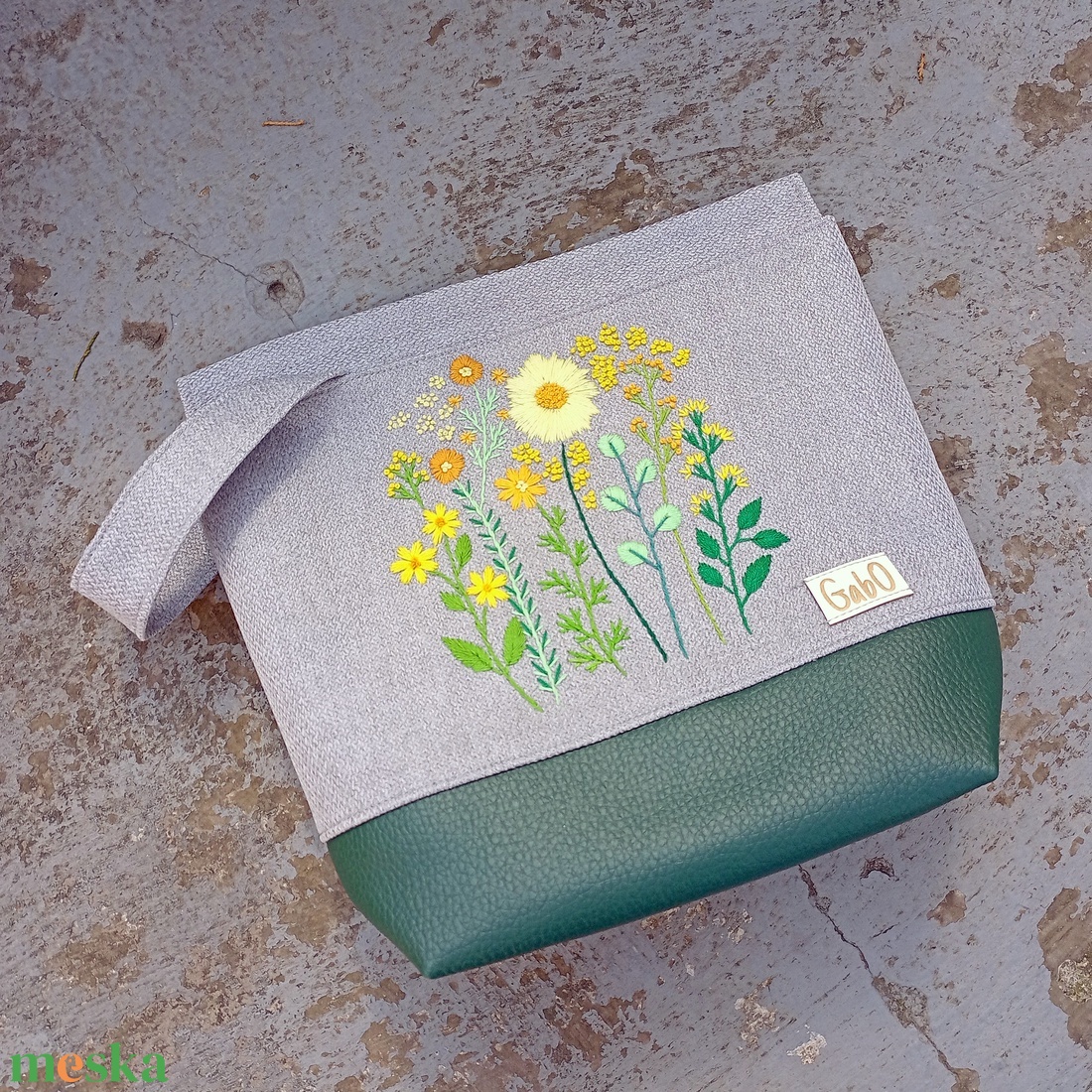 Project bag, neszeszer - Hímzett vadvirágos, szürke - táska & tok - bevásárlás & shopper táska - shopper, textiltáska, szatyor - Meska.hu Project bag, neszeszer - Hímzett vadvirágos, szürke - táska & tok - bevásárlás & shopper táska - shopper, textiltáska, szatyor - Meska.hu