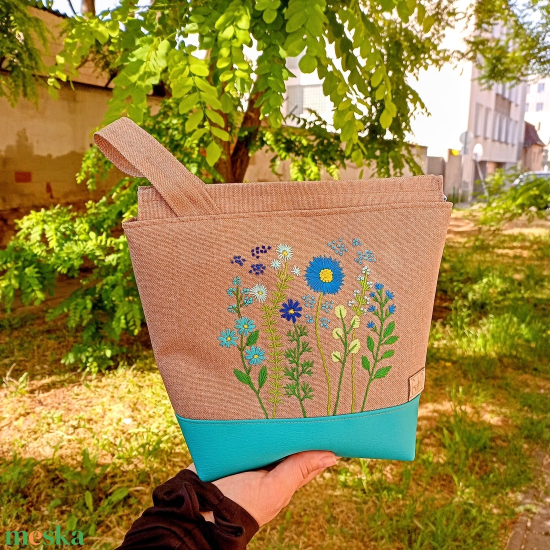 Project bag, neszeszer - Hímzett vadvirágos, kék - táska & tok - bevásárlás & shopper táska - shopper, textiltáska, szatyor - Meska.hu Project bag, neszeszer - Hímzett vadvirágos, kék - táska & tok - bevásárlás & shopper táska - shopper, textiltáska, szatyor - Meska.hu