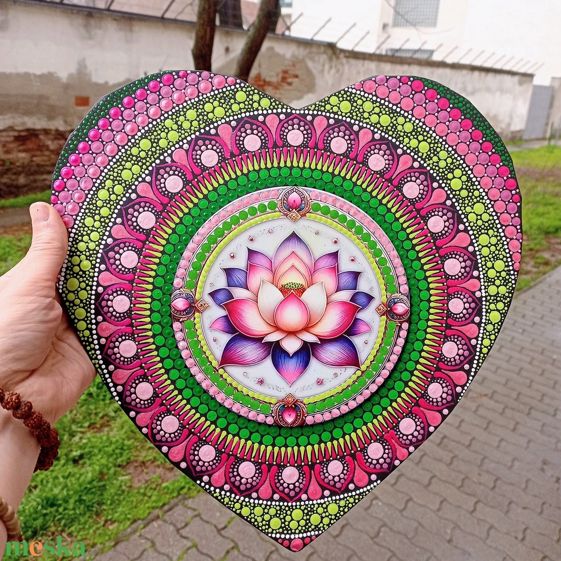 Pontozott mandala Szív Lótuszviág betéttel - művészet - festmény - festmény vegyes technika - Meska.hu Pontozott mandala Szív Lótuszviág betéttel - művészet - festmény - festmény vegyes technika - Meska.hu