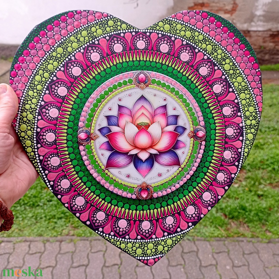 Pontozott mandala Szív Lótuszviág betéttel - művészet - festmény - festmény vegyes technika - Meska.hu Pontozott mandala Szív Lótuszviág betéttel - művészet - festmény - festmény vegyes technika - Meska.hu