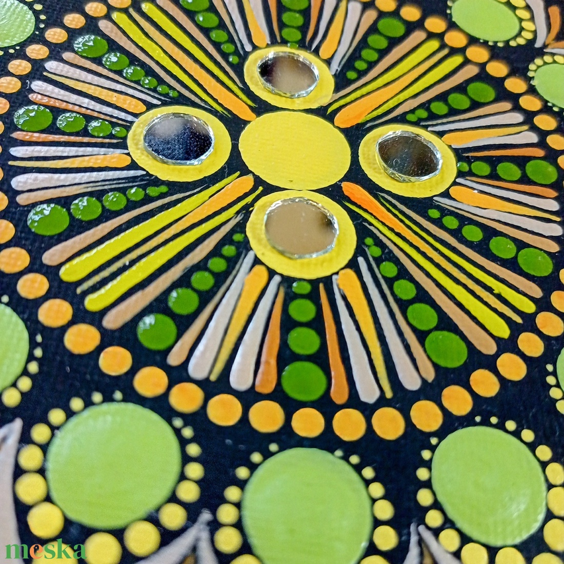 Pontozott mandala Zöld-sárga, tükrökkel - művészet - festmény - festmény vegyes technika - Meska.hu Pontozott mandala Zöld-sárga, tükrökkel - művészet - festmény - festmény vegyes technika - Meska.hu