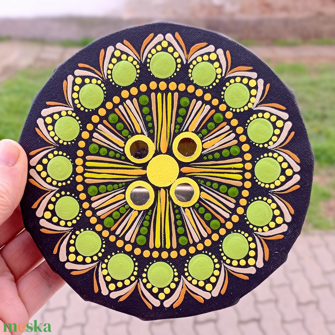 Pontozott mandala Zöld-sárga, tükrökkel - művészet - festmény - festmény vegyes technika - Meska.hu Pontozott mandala Zöld-sárga, tükrökkel - művészet - festmény - festmény vegyes technika - Meska.hu