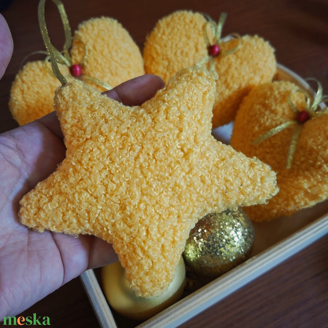 Karácsonyi dísz szett  szívecskék és csillag, sárga, puha Teddy anyagból - karácsony - karácsonyi lakásdekoráció - karácsonyfadíszek - Meska.hu