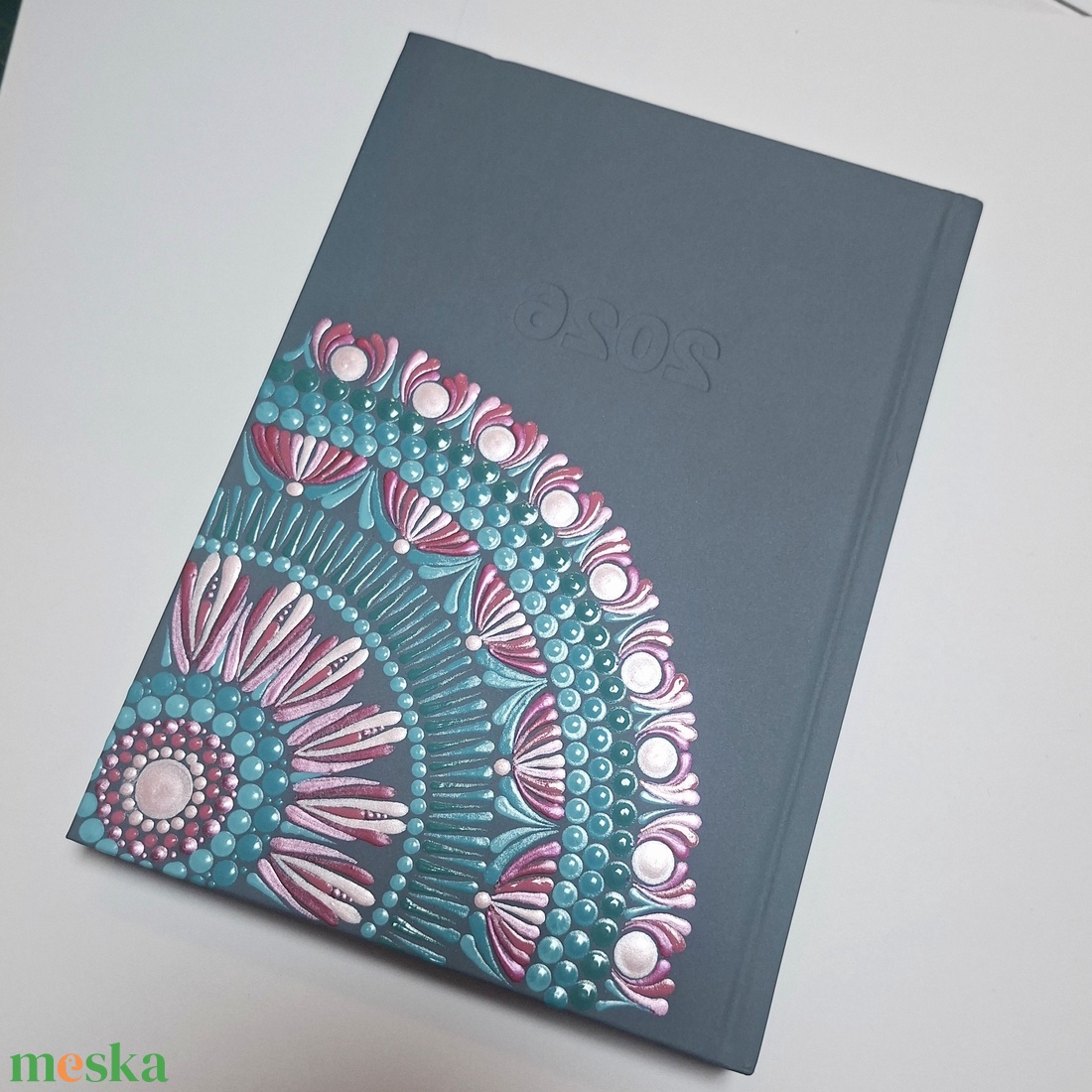 Pontozott mandalás határidőnapló, 2026-os, szürke, kék és pink mintával - otthon & életmód - papír, írószer - jegyzetfüzet & napló - Meska.hu