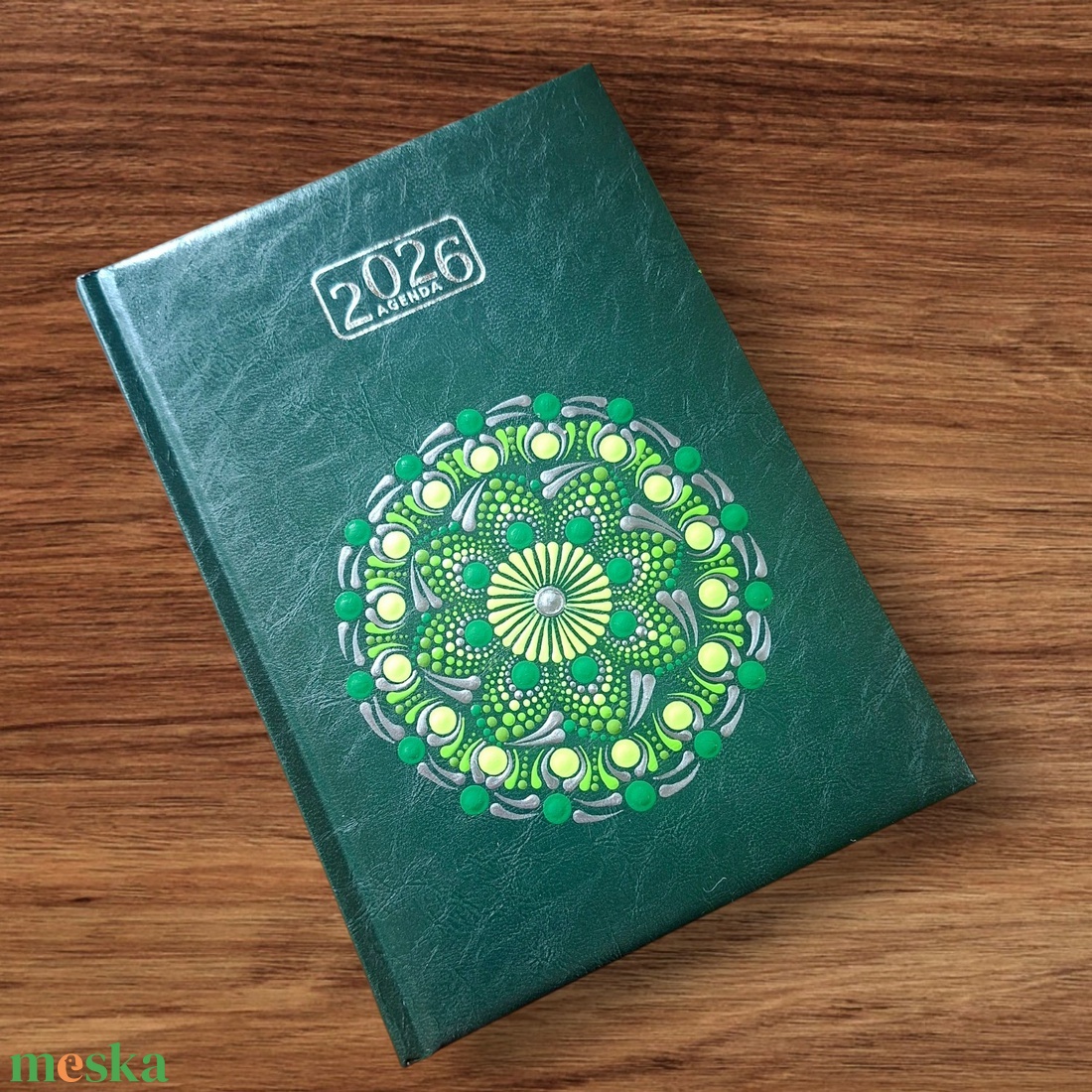 Pontozott mandalás határidőnapló, 2026-os, szürke, zöld és ezüst mintával - otthon & életmód - papír, írószer - jegyzetfüzet & napló - Meska.hu