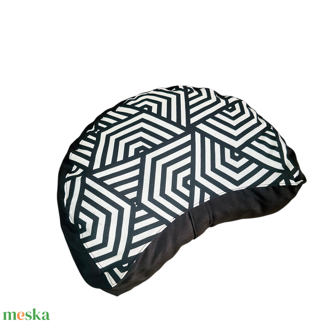 Meditációs félhold, jóga ülőpárna tönköly pelyvával töltve, fekete-fehér geometrikus - játék & sport - sport és kikapcsolódás - jóga, pilates, torna - jógapárna - Meska.hu