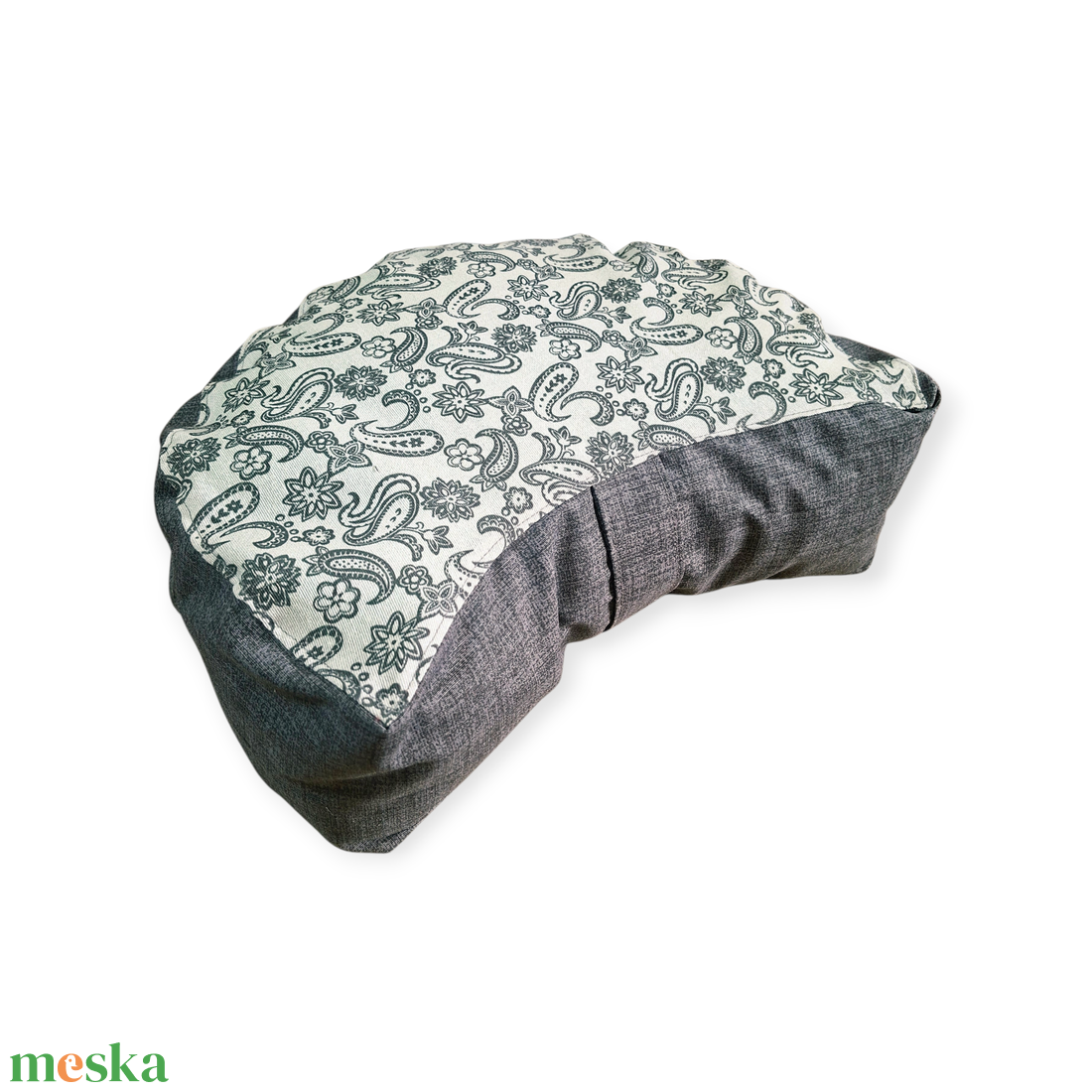 Meditációs félhold, jóga ülőpárna tönköly pelyvával töltve, szürke, kasmír mintás - játék & sport - sport és kikapcsolódás - jóga, pilates, torna - jógapárna - Meska.hu