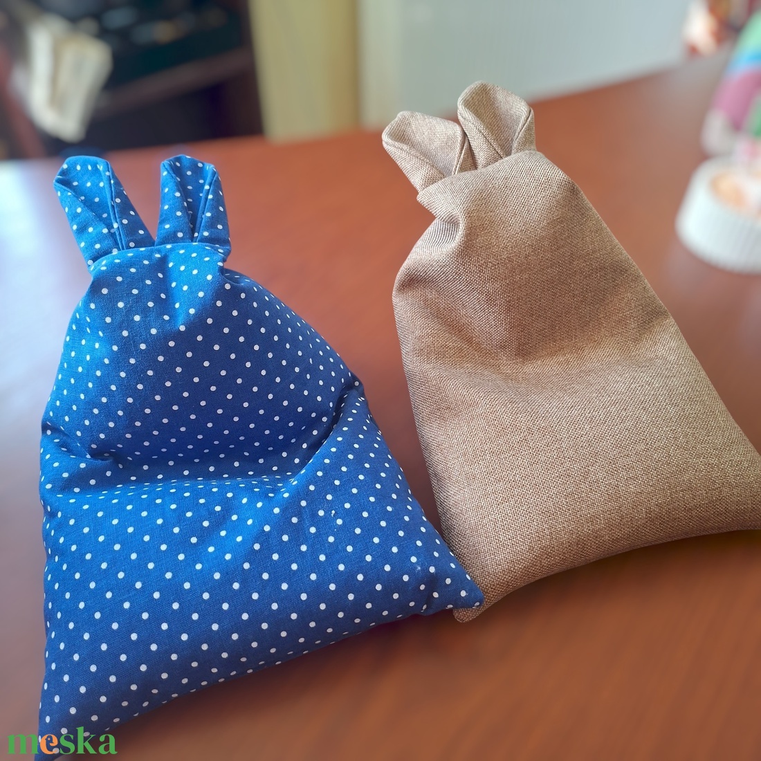 Nyuszifüles mini babzsák mobiltartó világosbarna  - otthon & életmód - tárolás & rendszerezés - asztali telefontartó - Meska.hu